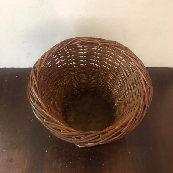 - Vintage Brown Wicker Plant Pot Holder. - Picture 2 of 5